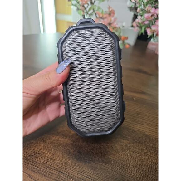 Polaroud model# PBT524 Wireless Portable Bluetooth Speaker Black - Picture 10 of 16